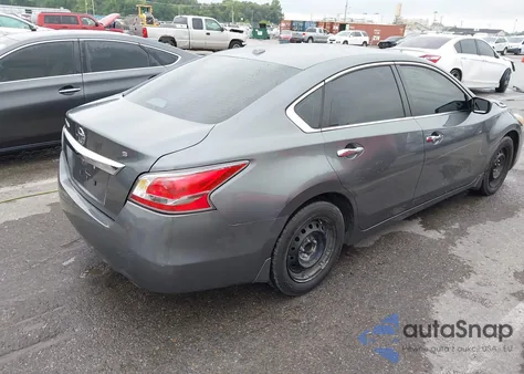 2015 Nissan Altima 2.5 S z USA, uszkodzony, nr VIN 1N4AL3AP2FN378749